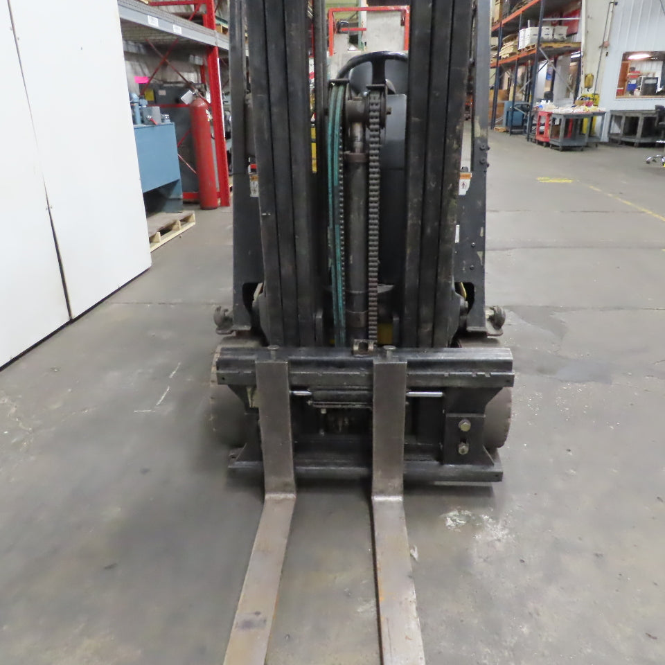 Yale GLC030AFNUAE090 3000Lbs LP Gas Forklift 206" Lift 3 Stage Needs Work