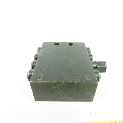 Lincoln M07A50C SSV Series 8-Outlet Progressing Metering Divider Valve