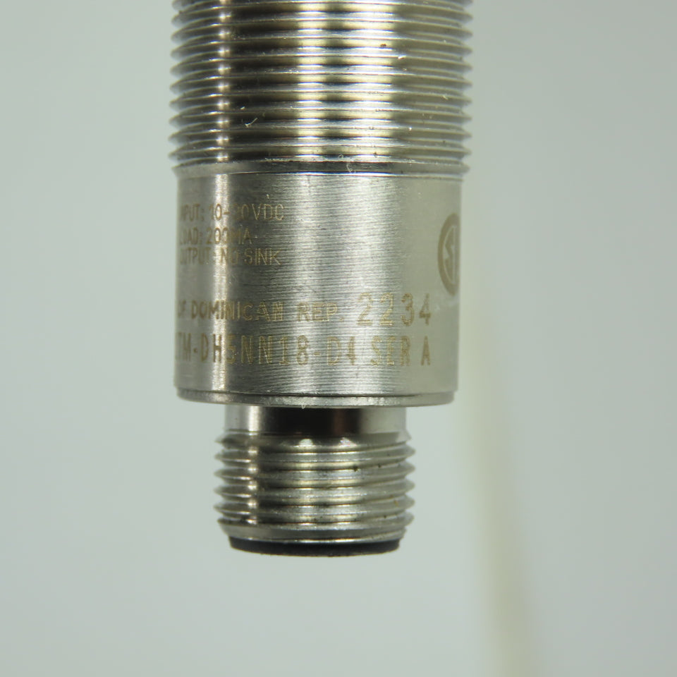 Allen-Bradley 871TM-DH5NN18-D4 Proximity Sensor 10-30VDC 200mA NEW