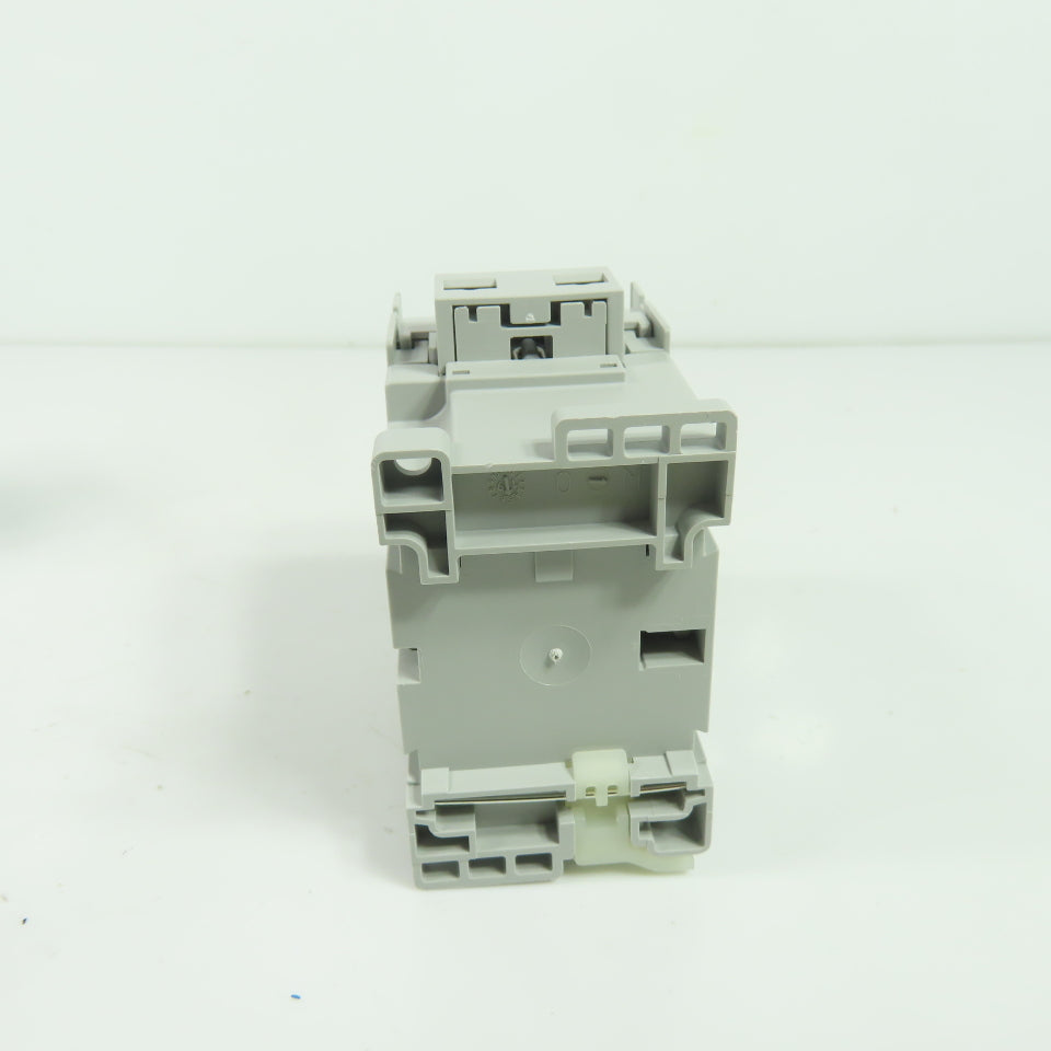 Allen-Bradley 700-CF220D IEC Control Relay 110V 50Hz / 120V 60Hz 2NO 2NC Ser A