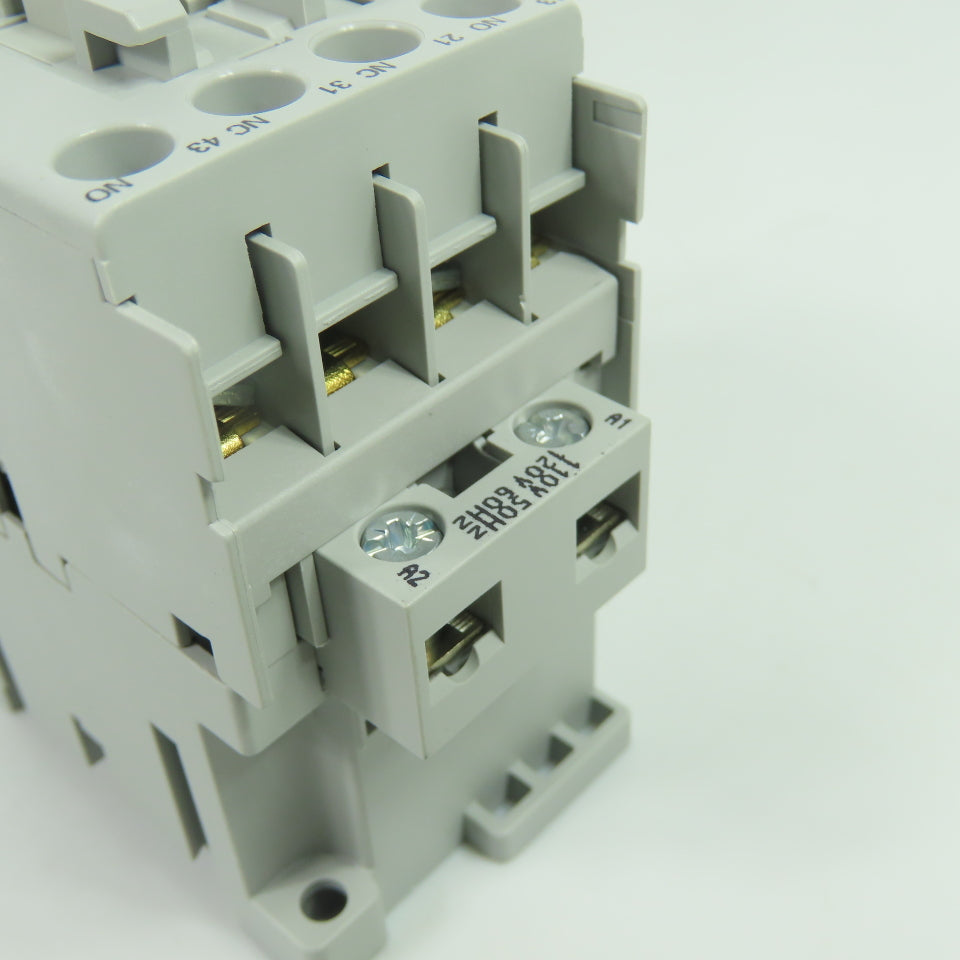 Allen-Bradley 700-CF220D IEC Control Relay 110V 50Hz / 120V 60Hz 2NO 2NC Ser A