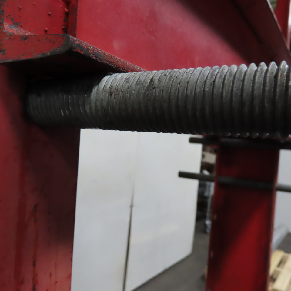 Carolina Fabrication 31" x 11-1/2" Bed Hydraulic Manual Modified Hydraulic Press