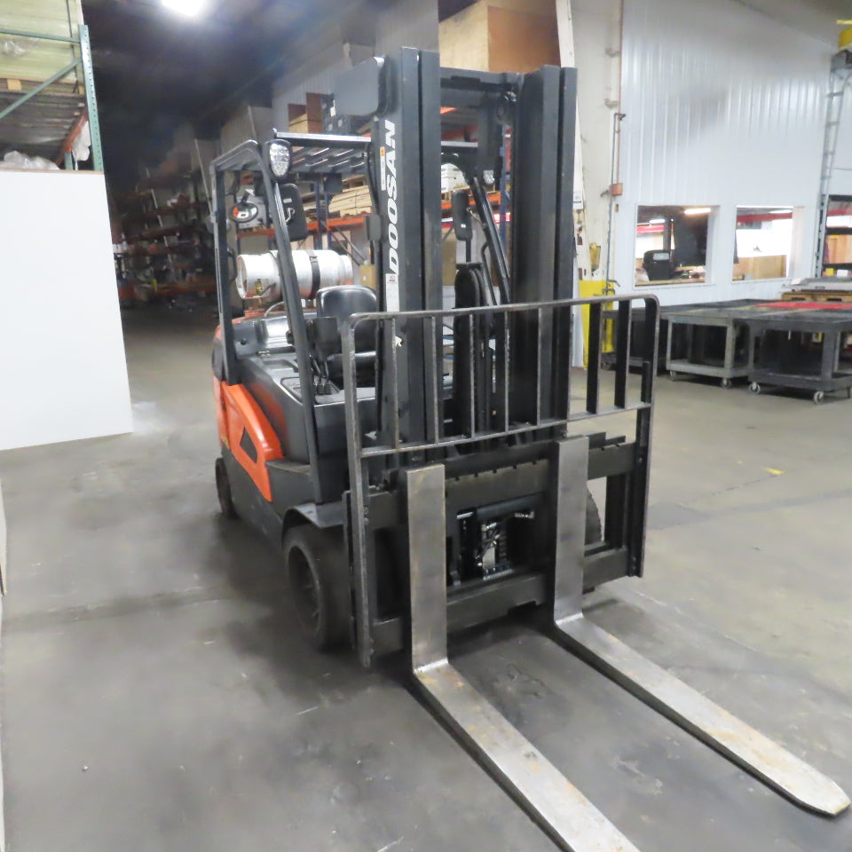 Doosan GC45S-9 8500lb Cap LP Forklift 185" Lift 2-Stage Mast Side Shift 5225Hrs