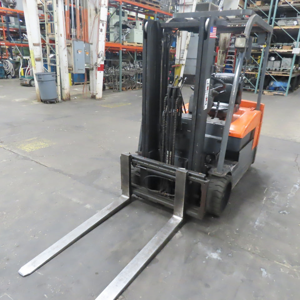 Toyota 7FBEU20 36V 3-Wheel Electric Forklift 3750lb Cap. 107" Lift 2-Stage