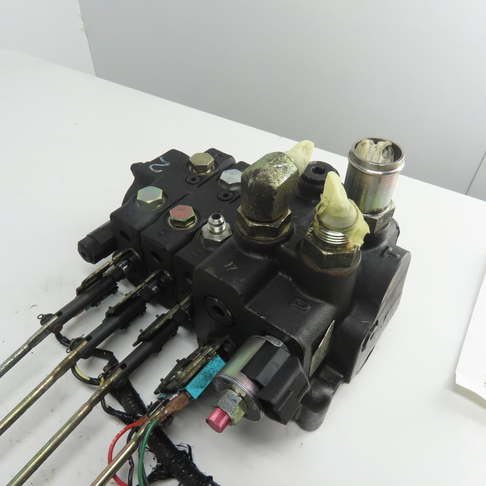 Husco 97F72-00050 4-Spool Valve Hydraulic Mast Hand Control Assy From Cat E5000
