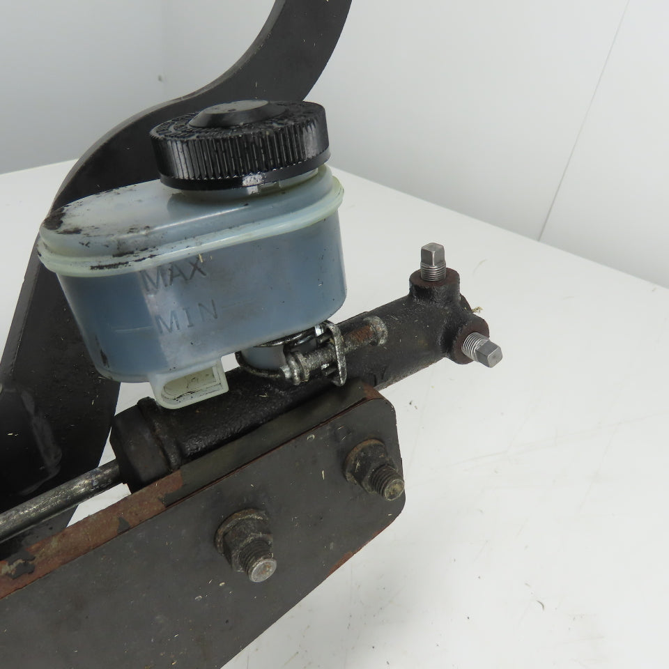 Caterpillar E5000 Forklift Brake Pedal Assembly W/ Miyaco Master Cylinder