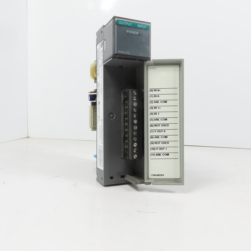 Allen-Bradley 1746-NIO4V Ser A SLC 500 Analog Combination I/O Module (Clean)