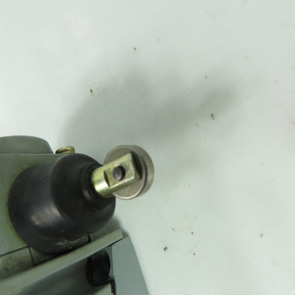 Allen-Bradley 802T-KP Oiltight Limit Switch Ser H W/ 40146-017-64 Operator Head