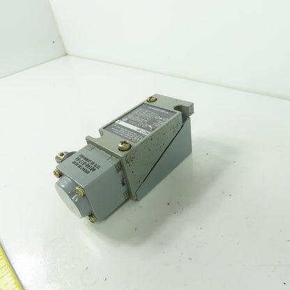 Allen-Bradley 802T-KP Oiltight Limit Switch Ser H W/ 40146-017-64 Operator Head