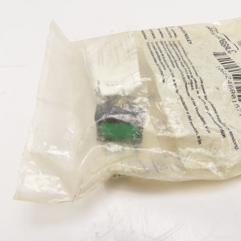 Allen-Bradley 800A-M2GG0LC Green Momentary Contact Push Button