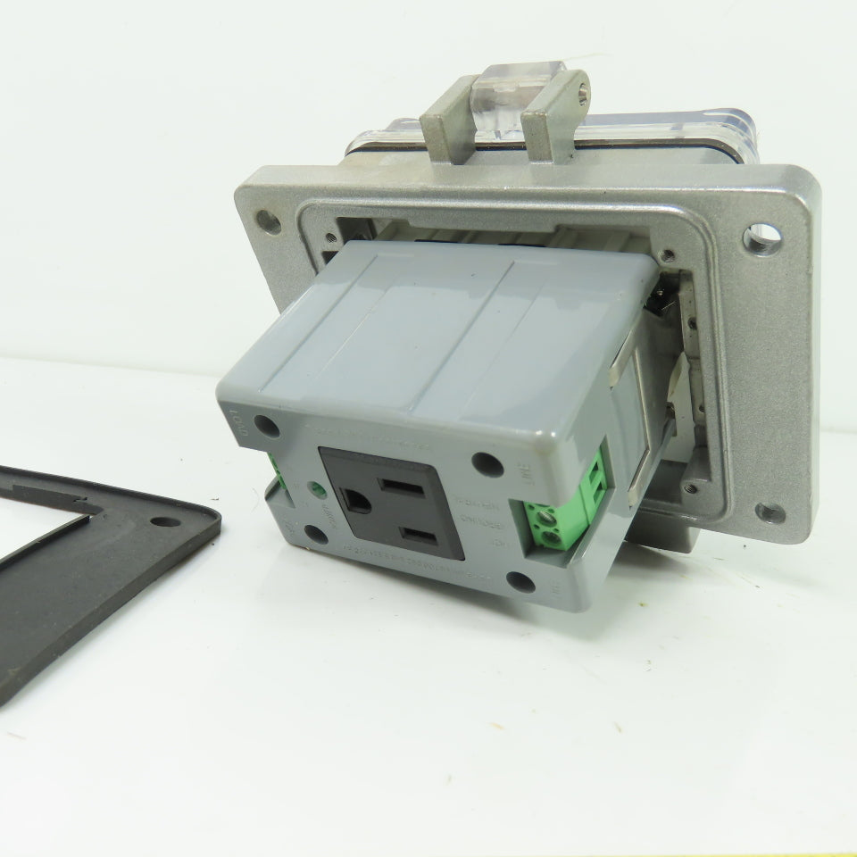 Grace P-Q7-K3RF3 Panel Interface Connector 120VAC 5A Panel Mount NEW