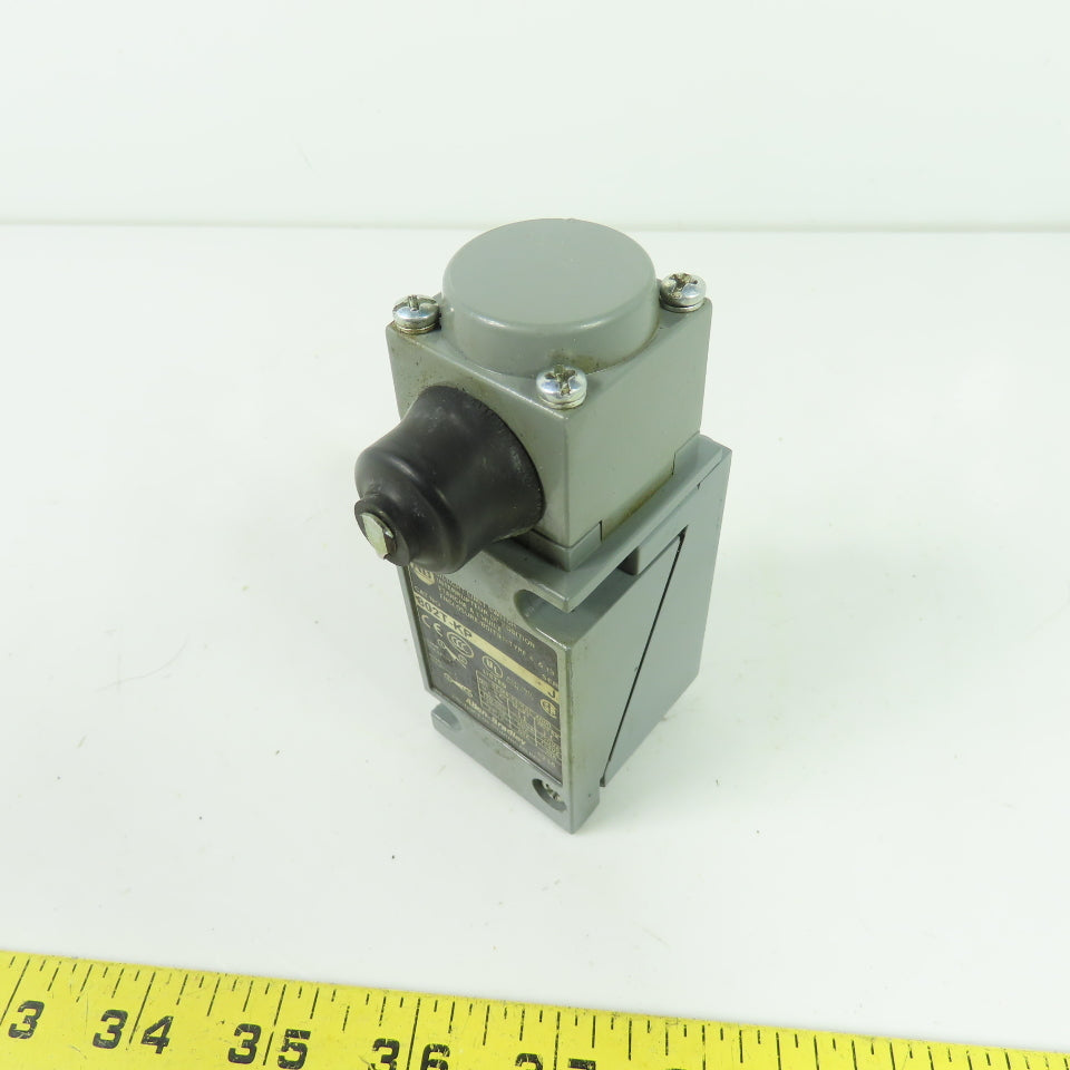 Allen-Bradley 802T-KP Oiltight Limit Switch Enclosure Ser J W/ 40146-017-64 Head