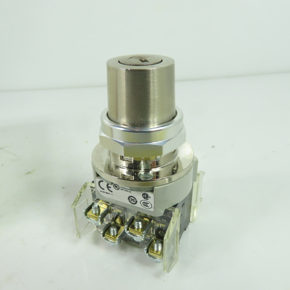 Allen-Bradley 800T-H32B 3-Position Key Selector Switch NEW Ser T