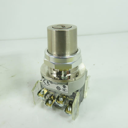 Allen-Bradley 800T-H32B 3-Position Key Selector Switch NEW Ser T