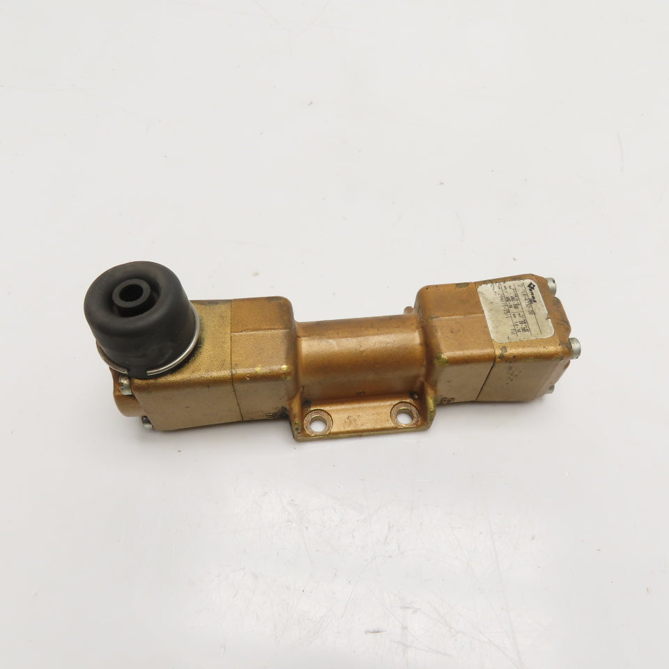 Versa VLP-4332-30 Pneumatic Directional Pilot Valve 200 PSI Missing Ha ...