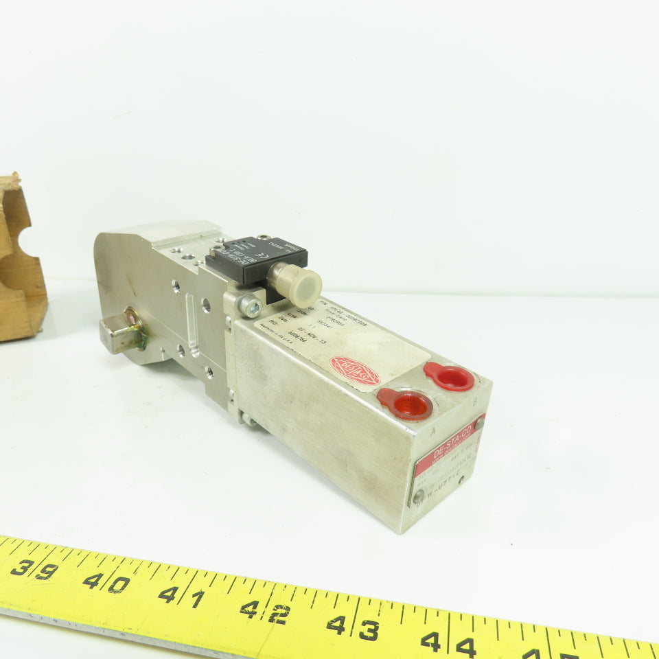 De-Sta-Co 82L4G-203B700B Pneumatic Power Clamp with 8EA-138-1 Sensor