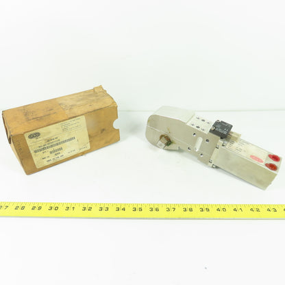 De-Sta-Co 82L4G-203B700B Pneumatic Power Clamp with 8EA-138-1 Sensor