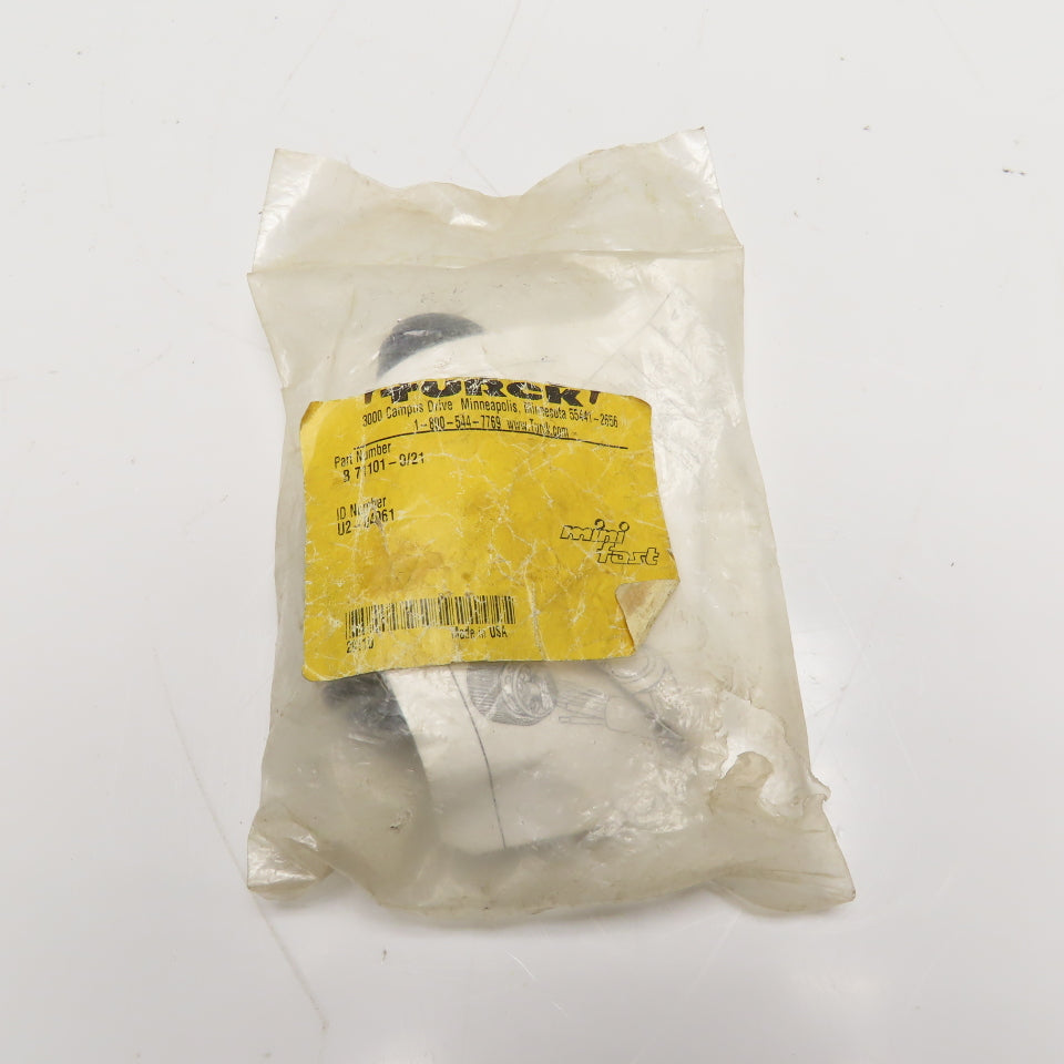 Turck B 71101-0/21 Straight Female 1-1/8" Minifast 10-Pin Connector