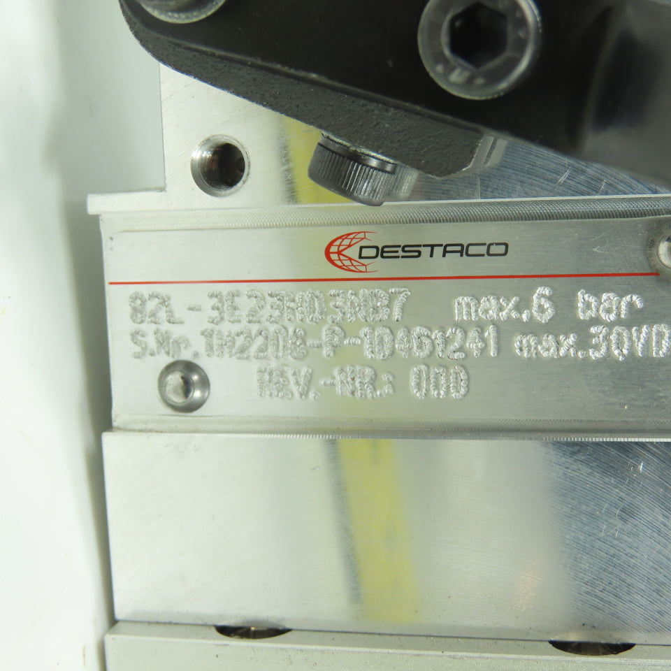 Destaco 82L-3E23H03NB7 Pneumatic Power Clamp W/ Manual Handle 6 bar 30VDC