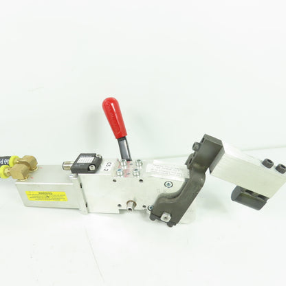 Destaco 82L-3E23H03NB7 Pneumatic Power Clamp W/ Manual Handle 6 bar 30VDC