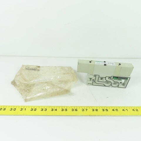 Numatics 051BB500M000061 Solenoid Valve W/ Manifold Block 24VDC 120 PSIG NEW