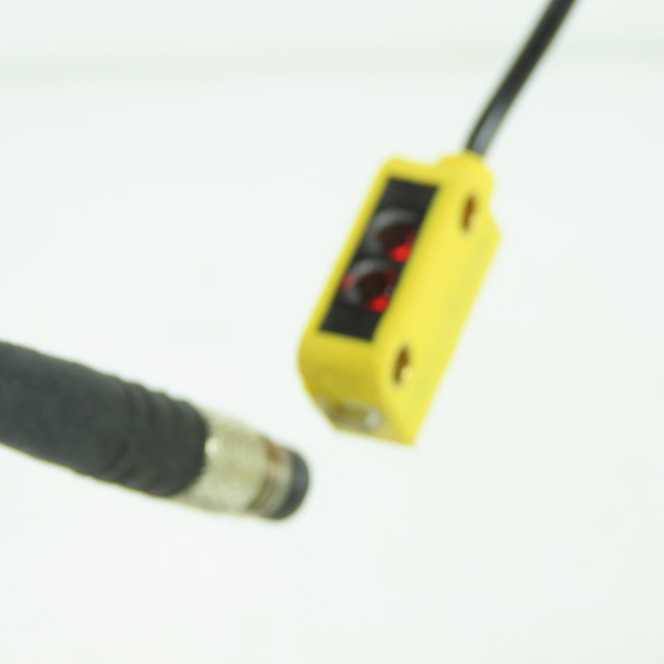 Banner Q12AB6FF50Q WORLD-BEAM Q12 Miniature Photoelectric Sensor 10-30VDC new