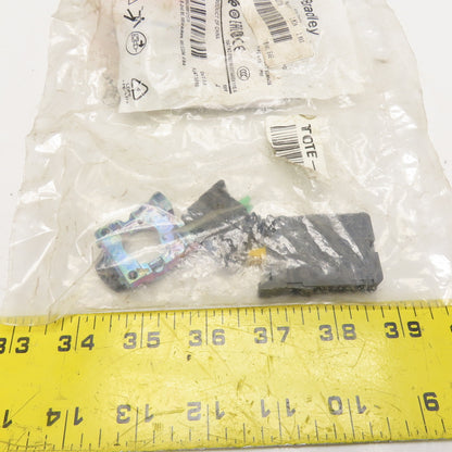 Allen-Bradley 800FM-MT44MX11S 40mm Twist-to-Release Emergency Stop Assembly