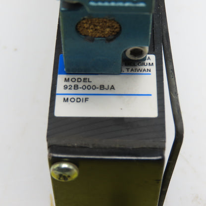 MAC 92B-KAB-BJA-DM-DDAP-1DM Solenoid Valve with Manifold Base 24VDC 120PSI
