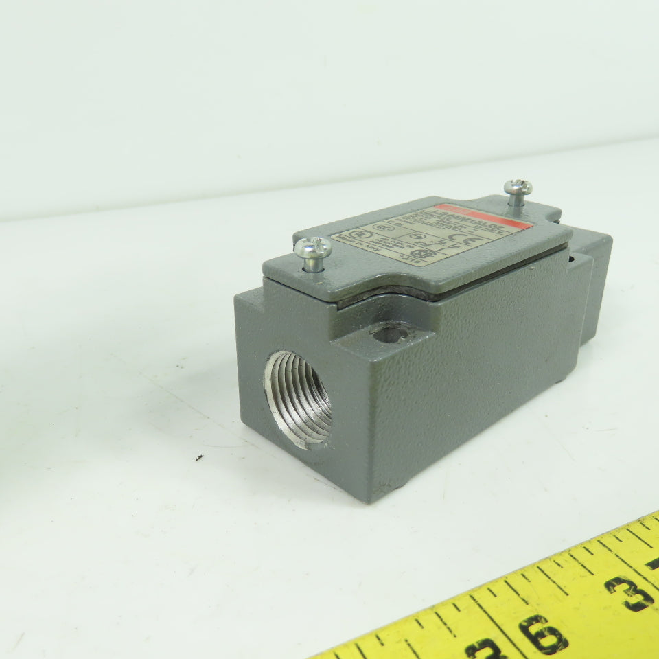 ABB LS45M13L02 Heavy Duty Limit Switch Roller Plunger 400V 24V NEW