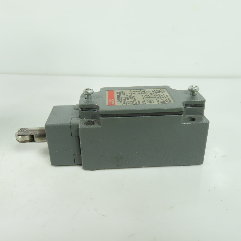 ABB LS45M13L02 Heavy Duty Limit Switch Roller Plunger 400V 24V NEW