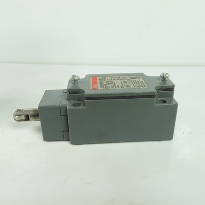 ABB LS45M13L02 Heavy Duty Limit Switch Roller Plunger 400V 24V NEW