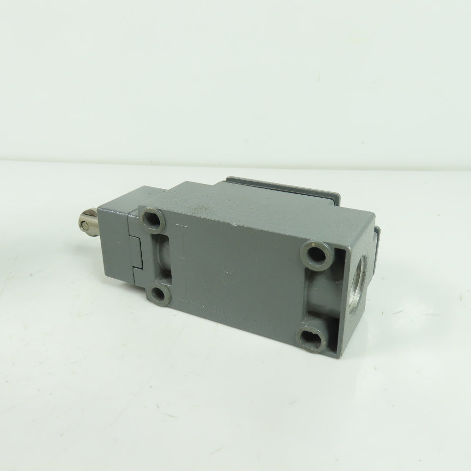 ABB LS45M13L02 Heavy Duty Limit Switch Roller Plunger 400V 24V NEW