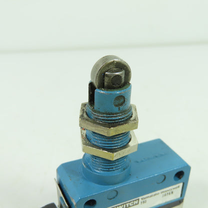 Honeywell SL1-A Roller Plunger Micro Switch 0.1A 125VAC 0.1A 30VDC