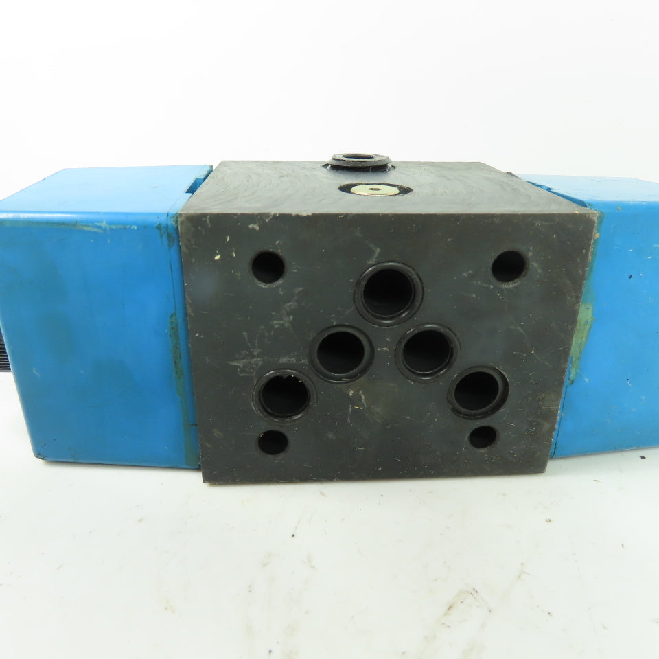 Vickers 879237 DG4S4-012C-U-B-60 Solenoid Controlled Pilot Valve 120VAC Coil