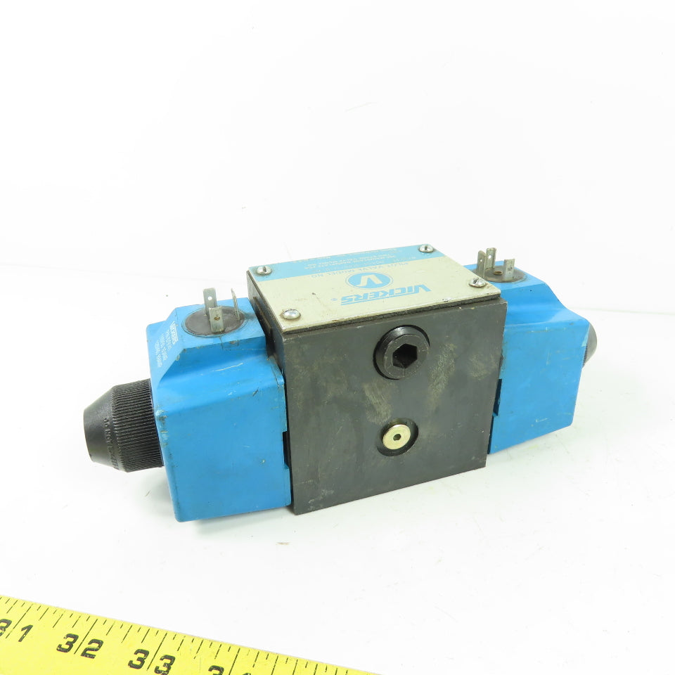 Vickers 879237 DG4S4-012C-U-B-60 Solenoid Controlled Pilot Valve 120VAC Coil