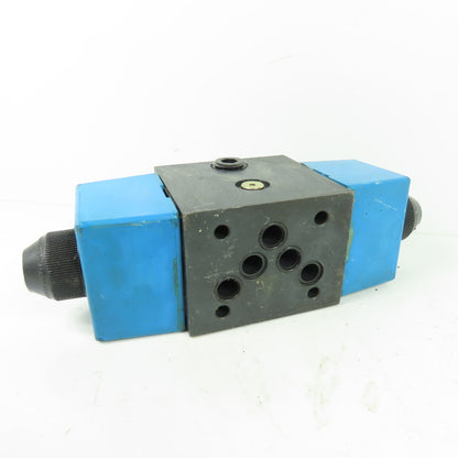 Vickers 879237 DG4S4-012C-U-B-60 Solenoid Controlled Pilot Valve 120VAC Coil