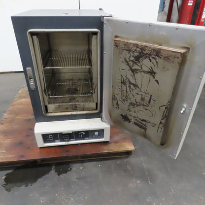 Lab-Line 3481M 2.5 Cu/Ft 2 Shelf Laboratory Oven 110V 1Ph 1300W