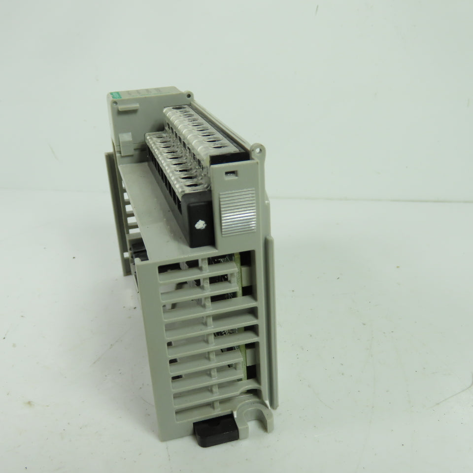 Allen-Bradley 1769-OB16 6 PT 24VDC Sourcing Output Module Ser B F/W Rev 3.1