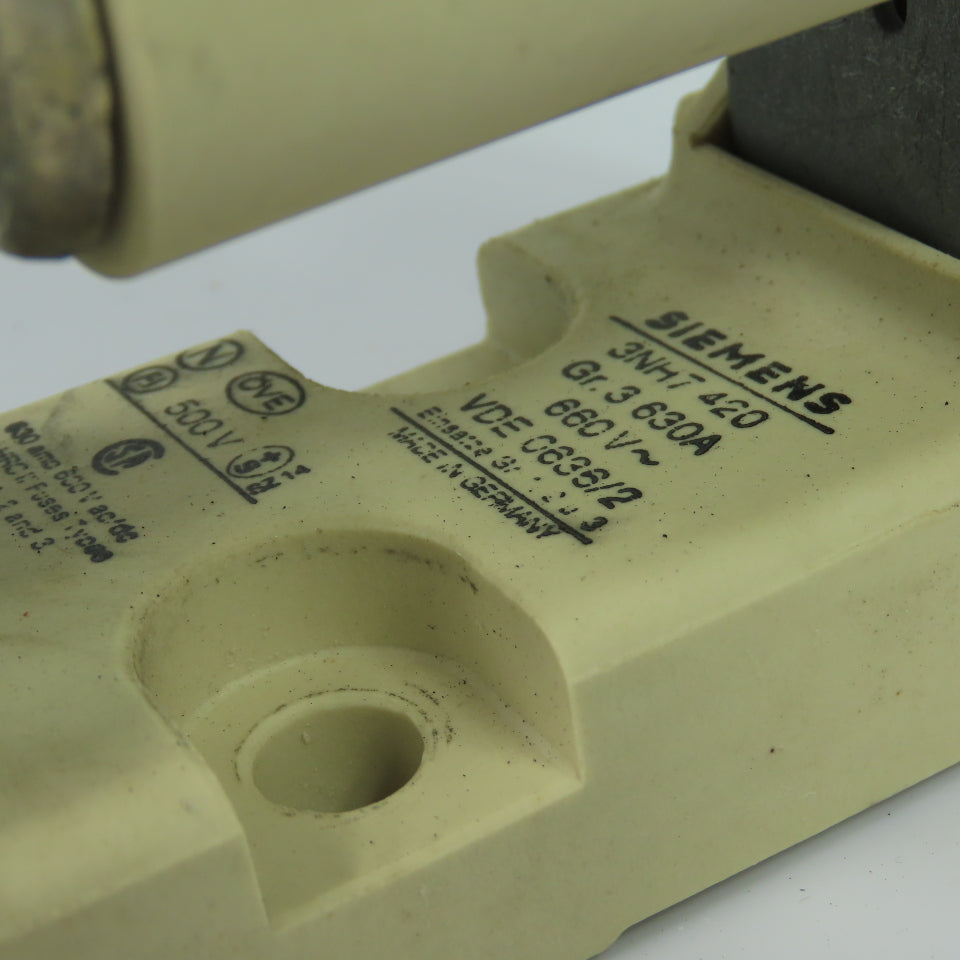 Siemens 3NC8434-3 SITOR Semiconductor Fuse 500A 660VAC 440VDC W/ 3NH7420 Base