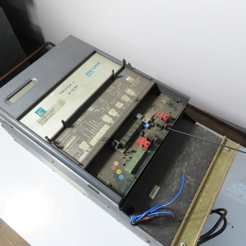 Eurotherm 955L-8R22 590 DRV DC Drive 34A 20HP Out + 590LDC/00/000 Missing Parts