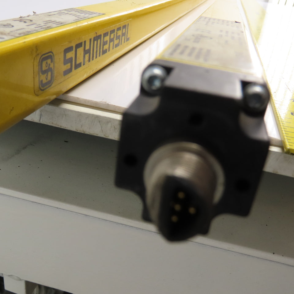 Schmersal Safety Light Curtain Receiver W/ SLC440COM-E-1370-14 Emitter Set