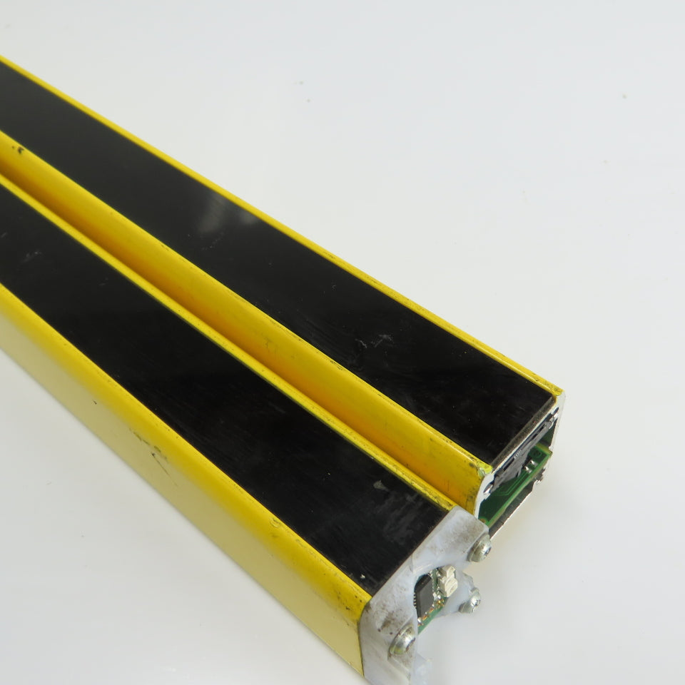 Schmersal Safety Light Curtain Receiver W/ SLC440COM-E-1370-14 Emitter Set