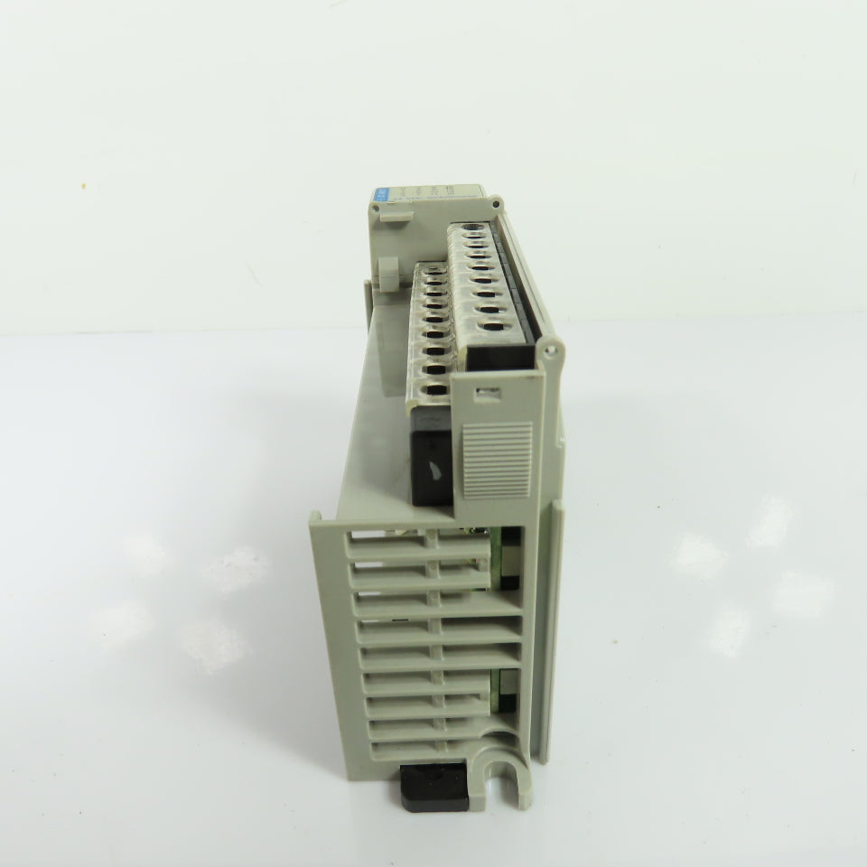 Allen-Bradley 1769-IQ16 16 PT Input Module Compact I/O 24VDC Ser A F/W Rev 3.1