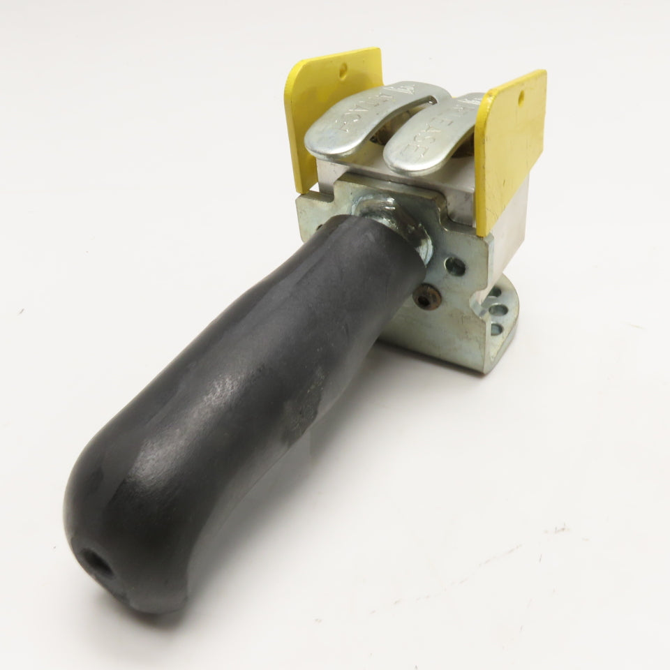 88882M Pneumatic Palm Button Valve with Attach/Release Lever 1/4" NPT