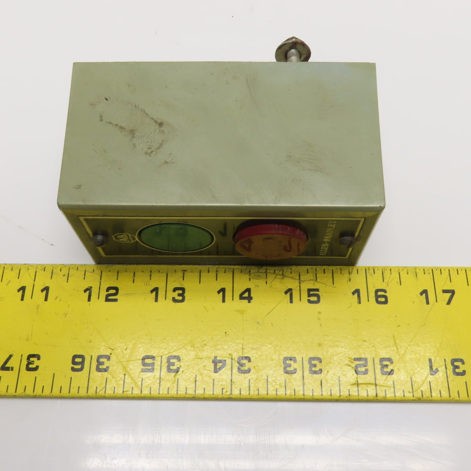 Allen-Bradley 800S-2SA 2-Button Start Stop Push Button Station 800S Series M