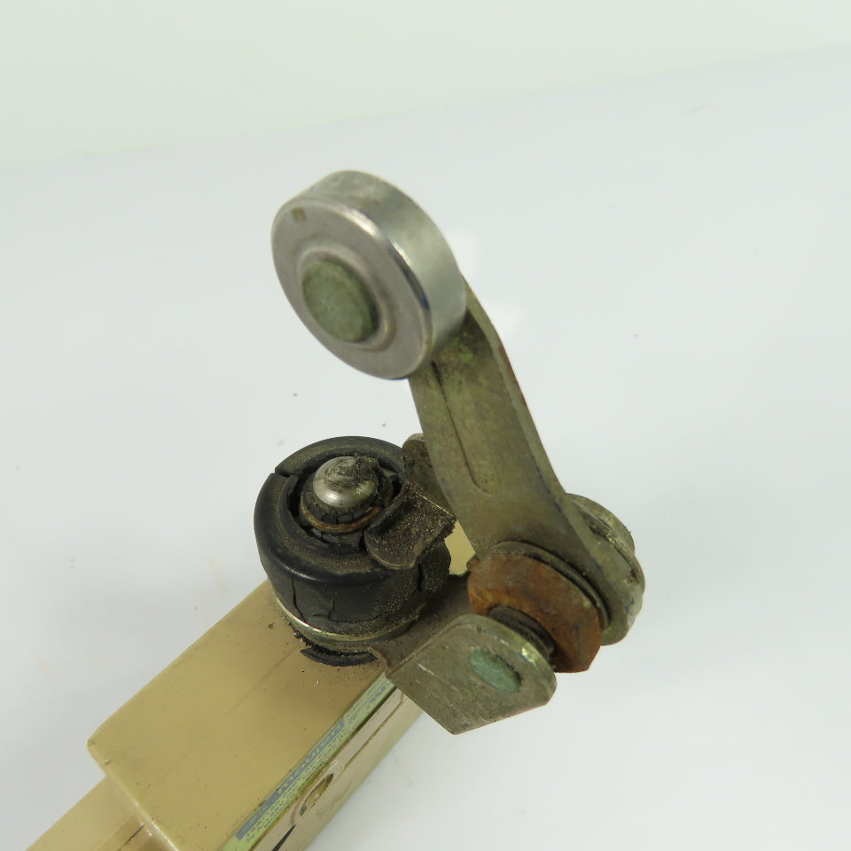 Moujen MJ1-6114 15A Adjustable Roller Lever Limit Switch 250/480VAC IP67