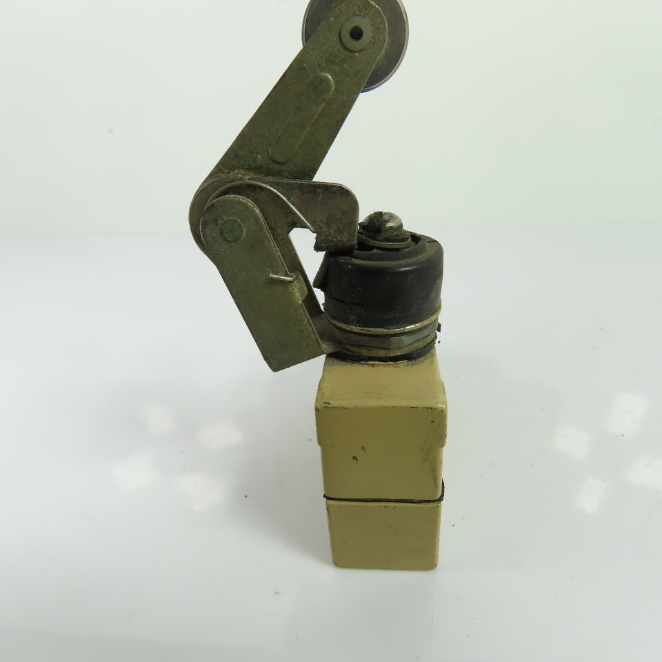 Moujen MJ1-6114 15A Adjustable Roller Lever Limit Switch 250/480VAC IP67