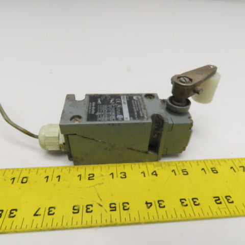 Allen Bradley 802T-AP Oil Tight Limit Switch 600V 40146-747-63 Operator Head