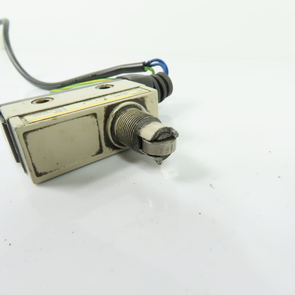 Omron ZC-W2255 Sealed Roller Lever Limit Switch 0.5A 125VDC 0.25A 250VDC