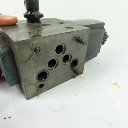 Uchida-Rexroth 3WE10A-AG/AW100-00NPL Hydraulic Directional Control Valve AC 100V